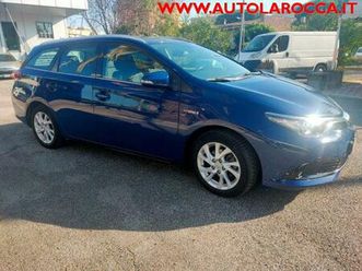 toyota-auris-1-8-hybrid-lounge