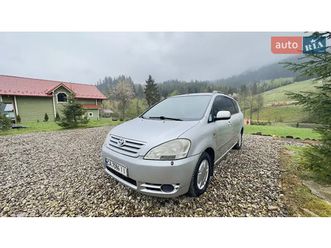 toyota-avensis-verso-2003
