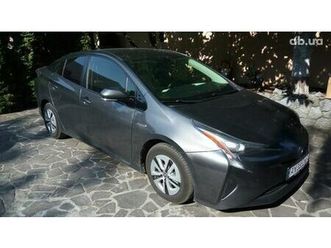 toyota prius 2017