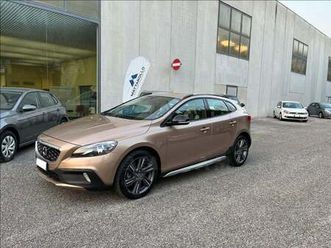 volvo v40 cross country d3 geartronic summum del 2013 usata a villorba