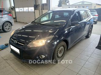 ford focus 1.6 tdci, čr, titanium, navi