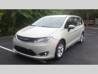 chrysler pacifica touring plus 2017