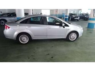 fiat línea familiar manual de 4 puertas