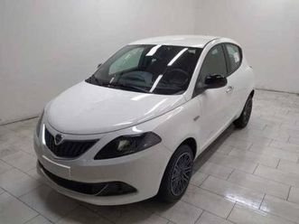 ypsilon 1.0 firefly hybrid silver plus s&s 70cv