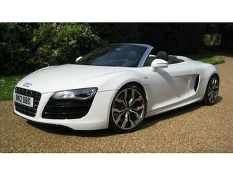 2012 audi r8 spyder v10 6 speed manual with only 14,000 miles a vendre