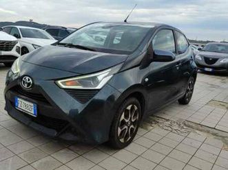 aygo 2ª serie aygo connect 1.0 vvt-i 72 cv 5 porte x-play