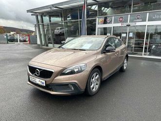 volvo v40 cross country kinetic 1,5 152ps aut. klima..