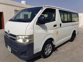 used toyota hiace cargo van 2013