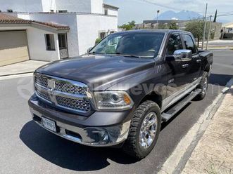 2500 laramie crew cab 4x4 v8 8at