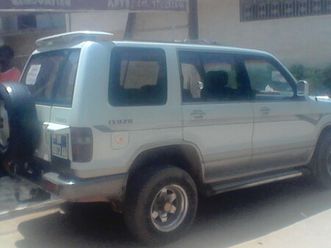 isuzu trooper 2000 dakar