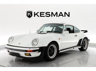 930 turbo. huippu harvinainen 930 turbo näitä valmistettu alle 700kpl v 1977, viim. vuosimalli ilman välijäähdytintä.