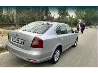 skoda laura ambition 2.0 tdi cr at 2011