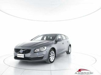 volvo v60 d2 geartronic kinetic del 2016 usata a corciano