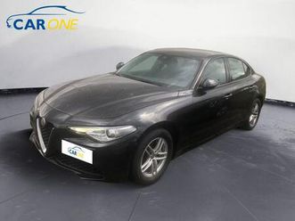 giulia (2016) 2.2 turbo at8 business