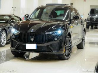 levante v8 580 cv awd trofeo