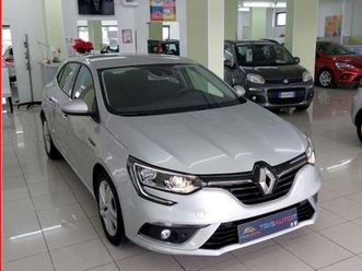 1.5 blue dci business (luci led+navi)