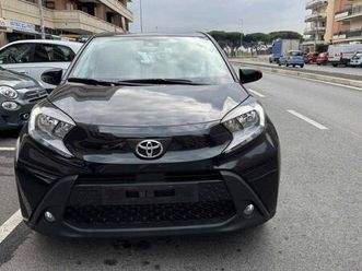 aygo x 1.0 vvt-i 72 cv 5 porte limited s-cvt x play car play navi pdc kamera bluetooth