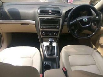 skoda laura ambiente 2.0 tdi cr at 2012