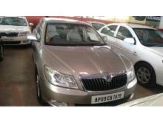 skoda laura ambition 2.0 tdi cr mt 2010