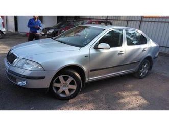skoda laura ambition 2.0 tdi cr mt 2010