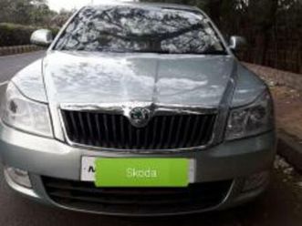 skoda laura ambition 2.0 tdi cr mt 2010