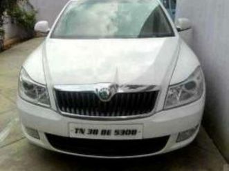 skoda laura ambition 2.0 tdi cr mt 2011