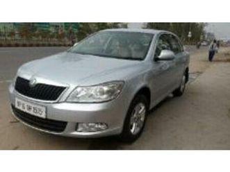 skoda laura ambition 2.0 tdi cr mt 2012