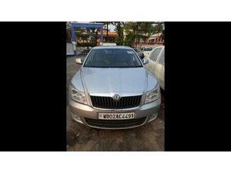 skoda laura ambition 2.0 tdi cr mt 2013