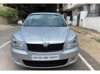 skoda laura ambition 2.0 tdi cr mt 2013