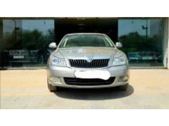 skoda laura ambition 2.0 tdi cr mt 2013