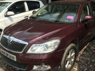 skoda laura elegance 2.0 tdi cr mt 2012