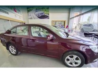 skoda laura elegance 2.0 tdi cr mt 2012