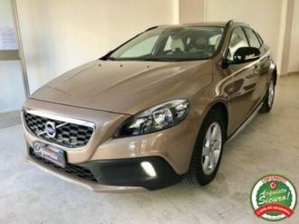 v40 cc (2012-2020) v40 cross country d3 geartronic momentum