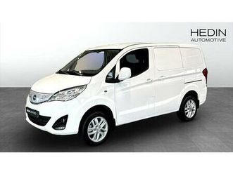 helelektrisk skåpbil med 3,5 kubiks lastutrymme