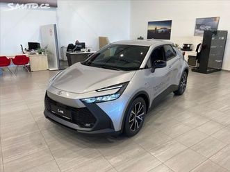 toyota c-hr 1,8 hybrid 140 koní style