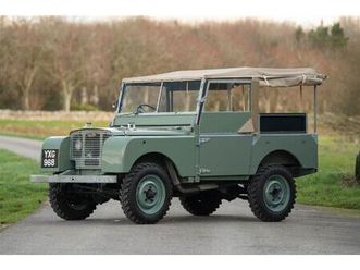 1949 land rover series 1 - lights behind grill