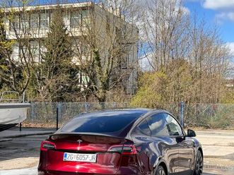 tesla model y performance automatik 2024., 2024 god.