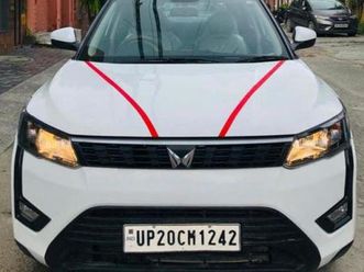 mahindra xuv300 w4 petrol 2024