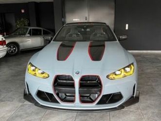 bmw-m4-csl-coupe-mit-50-jahre-emblem