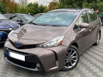 toyota prius v an. 2017