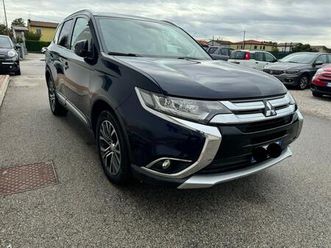 outlander 3ª serie outlander 2.2 di-d 4wd instyle plus sda 7 posti