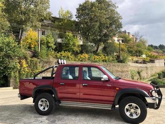 shitet/nderrohet toyota hilux 2001