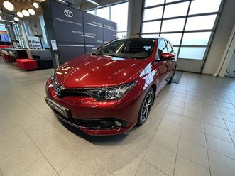 toyota-auris-1-8-hybrid-black-edition