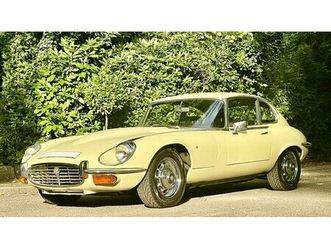 1972 jaguar jaune conduite à droite in royaume-uni - a ve...