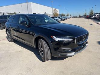 new-2025-volvo-v90-cross-country-b6-plus