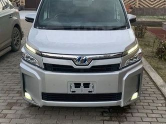 продажа toyota voxy, 2019 год в красноярске