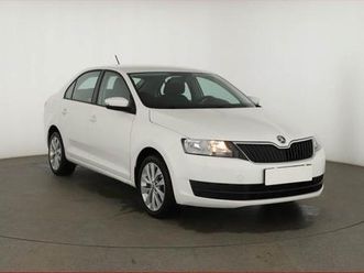 skoda-rapid-1-2-tsi-park-senzory