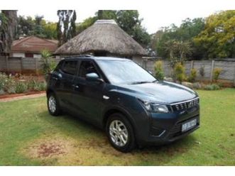 MAHINDRA XUV300 2023-mahindra-xuv-300-1-2t-se