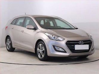 hyundai i30 1.6 mpi, serv.kniha, tempomat