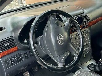 shitet makina tojota berling